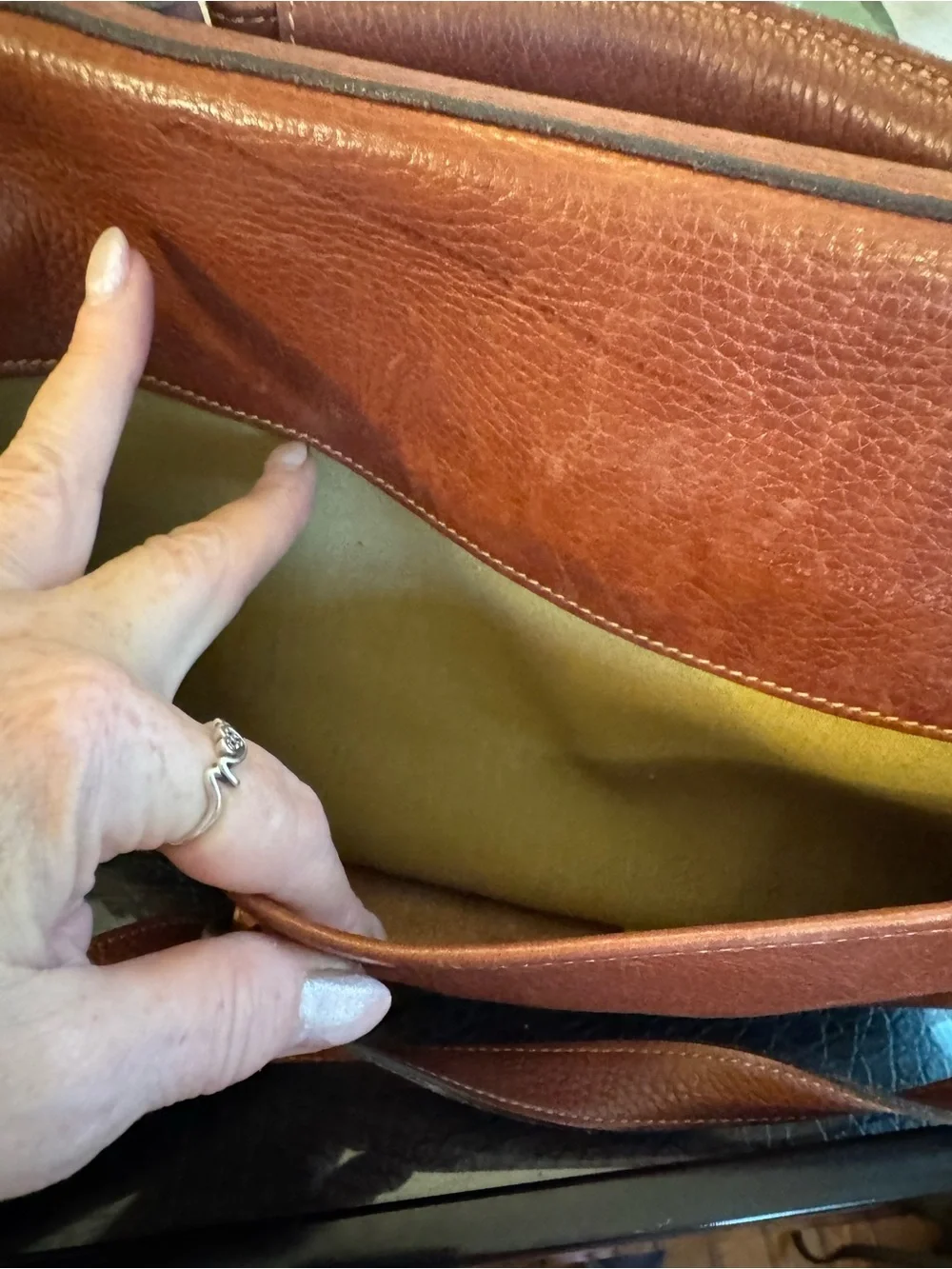 Levenger Tusting Clipper Leather Messenger Bag Made In England